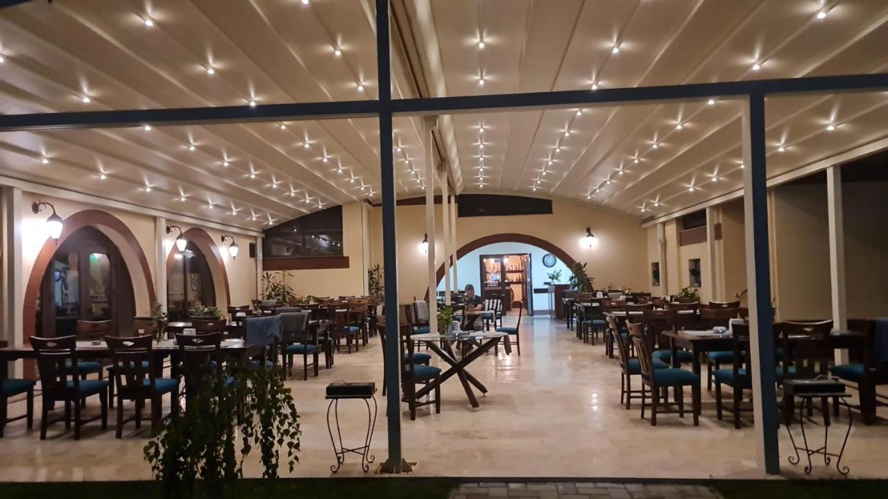 فندق Curtea Domneasca فاسلوي المظهر الخارجي الصورة